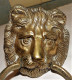 VINTAGE ANCIEN GROS HEUROIR DE PORTE  EN LAITON DECOR TETE DE LION ITALY TBE - Otros & Sin Clasificación