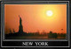 Etats Unis - New York - The Statue Of Liberty At Sunset - A Circle Line Sightseeing Yacht In The Foreground - Coucher De - Statue Of Liberty