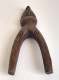 Delcampe - Ancien Petit Lance-pierres (H: 20,5 Cm), Ethnie Baoulé, Côte D’Ivoire, 2ème Moitié 20ème Siècle - Afrikaanse Kunst