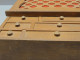 Delcampe - -ANCIENNE BOITE MURALE BOIS 6 PETITS TIROIRS & 1 Porte Bois Ajouré Tissu Rouge     E - Koffer