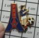 1316a Pin's Pins / Beau Et Rare / SPORTS / FOOTBALL PSG Bientot MLB FC !!! Montigny Le Bretonneux PTDR - Calcio