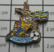 1219 Pin's Pins / Beau Et Rare / SPORTS / FOOTBALL EURO SUEDE 192 LAPIN LIEVRE DRAPEAU SUEDOIS - Fussball