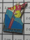 511A Pin's Pins / Beau Et Rare / SPORTS / SKIEUR SKI ACROBATIQUE GRUNDIG - Wielrennen