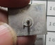 412F Pin's Pins / Beau Et Rare : MARQUES / CIEL BLEU AVeC DES NUAGES GROUPE BATIGERE - Trademarks