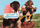 HUMOUR - ça Vaut Le Déplacement - Couple Jeunes Chimpanzés - Carte Postale - Humour