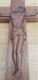 CRUCIFIX CHRIST EN CROIX MILIEU XX° SCULPTURE BOIS SIGNE RR HAUTEUR 36.5 CM. - Religion & Esotérisme