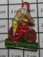 313c Pin's Pins / Beau Et Rare : McDONALD'S / CLOWN RONALD VTT DECOUVERTE - McDonald's