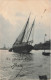 TRANSPORTS - Bateaux - Voiliers - Sur La Mer - Encore Sur Le Quai - Carte Postale Ancienne - Sailing Vessels