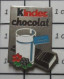 1618B  Pin's Pins / Beau Et Rare / ALIMENTATION / CONFISERIE KINDER CHOCOLAT VERT DE LAIT - Food