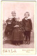 Fotografie Cobb & Locke, Kensington / Kansas, Vier Kinder In Hübscher Kleidung  - Personnes Anonymes