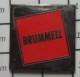 1618A  Pins Pin's / Rare & Belle Qualité MARQUES / PRET A PORTER BRUMMELL Par VMP - Marques