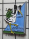 713c Pin's Pins / Beau Et Rare / ANIMAUX / GRENOUILLE ET CIGOGNE ECOMUSEE D'ALSACE - Animals