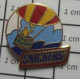 1618B  Pin's Pins / Beau Et Rare /  ALIMENTATION / SNICKERS  CONFISERIE MONTGOLFIERE - Levensmiddelen