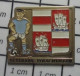 1618B  Pin's Pins / Beau Et Rare : BATEAUX / VOILIERS GALIONS CLUB FOOTBALL VETERANS FOLSCHVILLER La Cage Aux Folsch - Bateaux