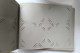 Album Pour Cartes Postales - Couverture Tissus Oiseaux Sur Une Branche De Murier - Dim36/27/4cm - Albums, Binders & Pages