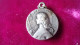 ANCIENNE  MEDAILLE PORTE PHOTO JEANNE D ARC BANNIERE FLEUR DE LYS - Adel