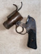 Delcampe - Ancien Pistolet Lance-fusée US M8 1942 WW2 - Decorative Weapons