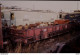 Photo Diapo Slide Diapositive TRAIN Wagon Loco Locomotive SNCF BB 345 Et Wagon Plat à BEZIERS En 1992 VOIR ZOOM - Diapositives