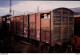 Photo Diapo Slide Diapositive TRAIN Wagon Loco Locomotive Wagon Couvert Classé Z à BEZIERS En 1992 VOIR ZOOM - Dias