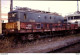 Photo Diapo Slide Diapositive TRAIN Wagon Locomotive SNCF BB 8245 Et 9517 Wagon Plat Classé Z à BEZIERS 1992 VOIR ZOOM - Diapositives