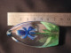 Delcampe - Sculpture Florale Cristal Mats Jonasson Suéde Maleras Suède Sculpture Iris Bleu Signée BX24JON002 - Verre & Cristal