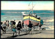 NAZARÉ - COSTUMES - Pescadores Varando Um Barco. ( Ed. Colecção Passaporte (LOTY) Nº 70 / Cromofoto) Carte Postale - Leiria