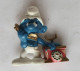 RARE FIGURINE SCHTROUMPF - SMURF - PIFUTOS - AU TELEPHONE AVEC ATTACHE BROCHE WALLACE BERRIES SCHLEICH 1983 - Schlümpfe