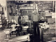 Photo Ancienne Snapshot 1950 Homme Dans Son Atelier, Valise, Outils, Matériel Usine Tiroir, Casier Tout Autour De Lui Il - Personas Anónimos