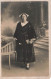 FRANCE - Vannes - Dames - Femme Debout - Seule - Costume - Carte Postale Ancienne - Personen