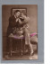 CPA - Un Couple Dans Une Maison Pose Pour La Photo Avec Pot De Fleur Amoureux 1931 - Couples