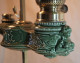 Delcampe - Lampe De Travail Peigniet Changeur Porcelaine Emaillée Verte à Décor De Sphinge Vers 1880  Ref BX24LMP001 - Lighting & Lampshades