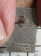 1618A Pin's Pins / Beau Et Rare : MARQUES / SAC EN PAPIER EMBALLAGES SENS - Markennamen