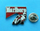 1 PIN'S //  ** CIRCUIT MOTO / MARLBORO ** - Motos