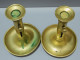 Delcampe - -LOT De 4 BOUGEOIRS LAITON à POUSSOIRS 2 PLUS ANCIENS Sortis De Grenier Déco    E - Chandeliers, Candélabres & Bougeoirs