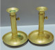 Delcampe - -LOT De 4 BOUGEOIRS LAITON à POUSSOIRS 2 PLUS ANCIENS Sortis De Grenier Déco    E - Chandeliers, Candelabras & Candleholders