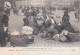 C4-75) PARIS - LE CONFLIT EUROPEEN DE 1914 - EMIGRANTS DU NORD ATTENDANT UN PILOTE POUR TROUVER UN GITE  - ( 2 SCANS ) - Salute, Ospedali
