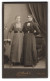 Fotografie L. Strobel, Obing, Zwei Junge Frauen Arm In Arm In Kleidern Mit Hüftgürteln  - Persone Anonimi