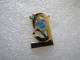 Delcampe - PIN'S   OLYMPIQUE DE MARSEILLE  9 FOIS CHAMPION DE FRANCE  SAISON 91 92 - Football