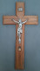 Crucifix En Bois De Noyer Avec Liserés, Jésus Christ En étain, Medaille Notre Dame Dorée. Hauteur 30cm - Religion & Esotérisme