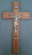 Crucifix En Bois De Noyer Avec Liserés, Jésus Christ En étain, Medaille Notre Dame Dorée. Hauteur 30cm - Religion & Esotericism