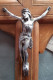 Delcampe - Crucifix En Bois De Noyer Avec Liserés, Jésus Christ En étain, Medaille Notre Dame Dorée. Hauteur 30cm - Religion & Esotericism