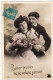 COUPLES . CPA FANTAISIE COULEUR  BRILLANTE  .COUPLE. " BAISER PROMIS NE SE REFUSE JAMAIS  ". ANNEE 1911 + TEXTE - Parejas