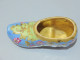 Delcampe - -TABATIERE FORME CHAUSSURE SABOT PORCELAINE FLEURS EMAILLEES DORURES VITRINE  E - Contenitori Di Tabacco (vuoti)