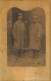 CARTE PHOTO NON IDENTIFIEE DEUX SOLDATS AVEC KEPI POSANT FIEREMENT - To Identify