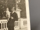 Photo Snapshot 1920 Cannes Femme Sur Cette Terrasse, Avec Un Bébé Dans Les Bras Derrière Monument - Personnes Anonymes