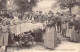 Belgique - BRUXELLES - Scène De La Rue - Marchande De Légumes - Carte Pelliculée - Voyagé 1909 (2 Scans) - Marchés