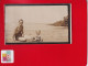 Photo Originale 1934 Enfant Et Son Papa Plage Erquy Maillot Bain Homme Torse Nu - Lugares