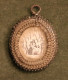 Médaille Religieuse Ancienne Travaillée Avec Des Fils Métalliques - Holy Religious Medal - Religion & Esotericism