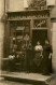 COMMERCE - Carte Postale Photo D'une Petite Épicerie Avec Personnages - L 152096 - Winkels