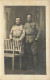 CARTE PHOTO NON IDENTIFIEE DEUX SOLDATS MEDAILLES N° 256 SUR LES COLS - Zu Identifizieren